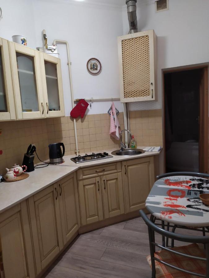 Двокімнатна Квартира В Центрі Міста Lviv Exteriör bild