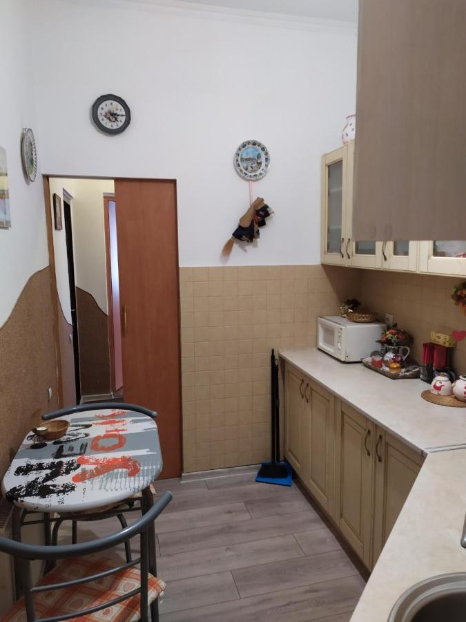 Двокімнатна Квартира В Центрі Міста Lviv Exteriör bild